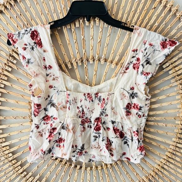 American Eagle Outfitters floral flutter Sleeve Crop Blouse - Picture 5 of 8